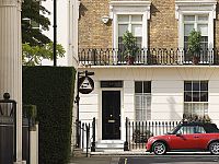 Buckingham Palace is Close to Astors Hotel