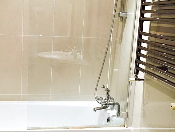 A bathroom at Bluebells Hotel