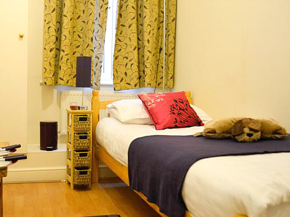 The Bridge Hotel has single rooms