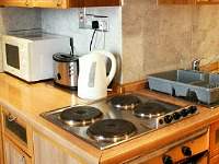 Save some money and prepare meals with your friends and family at Hyde Park Economy Apartments