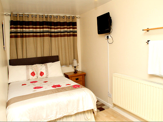 Relax in your room at Julius Lodge Thamesmead
