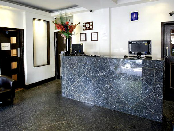 There is a 24-hour reception at King Solomon Hotel London