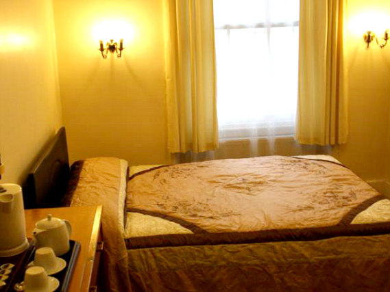 Relax in your room at Caswell Hotel London Victoria