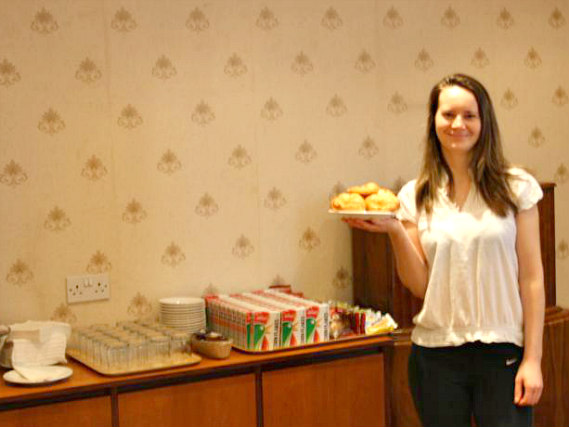 Caswell Hotel London Victoria offers a place to eat