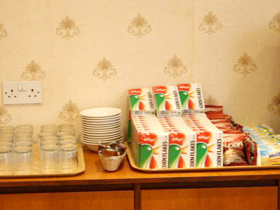 Enjoy breakfast at Caswell Hotel London Victoria