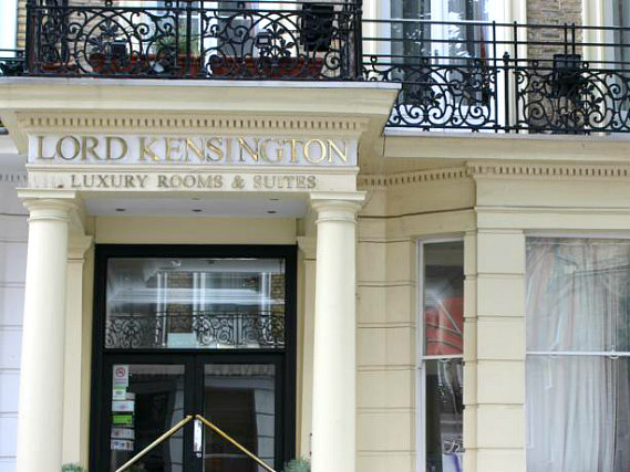 The outside of Lord Kensington Hotel
