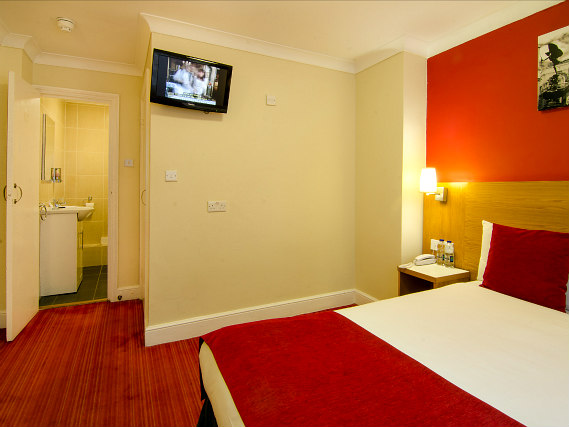 Relax in your room at Comfort Inn London - Westminster