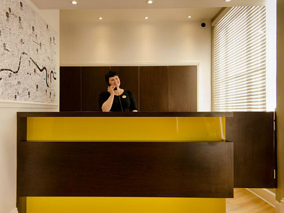 There is a 24-hour reception at Comfort Inn London - Westminster