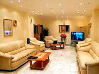 City Inn Express has a stylish reception with satellite TV and wireless internet