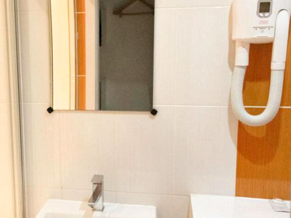 A bathroom at Peckham Lodge