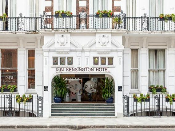 The exterior of Avni Kensington Hotel