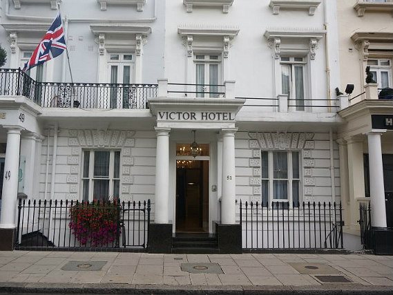 You'll be close to Thomas Cubitt Statue when you stay at Victor Hotel London Victoria