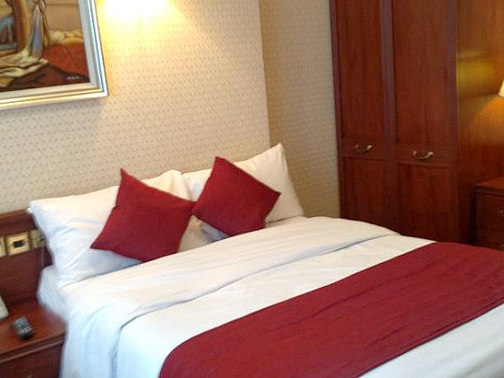 An example of a room at Avon Hotel London