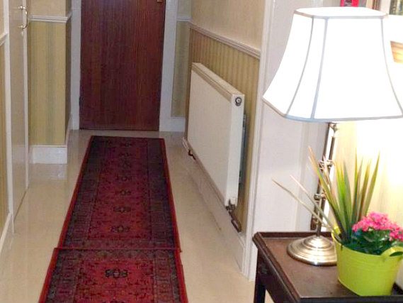 Passage areas at Avon Hotel London