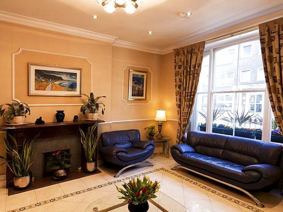 Catch up with friends after a busy day in the hotels lounge