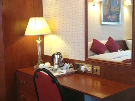 A typical room at Avon Hotel London