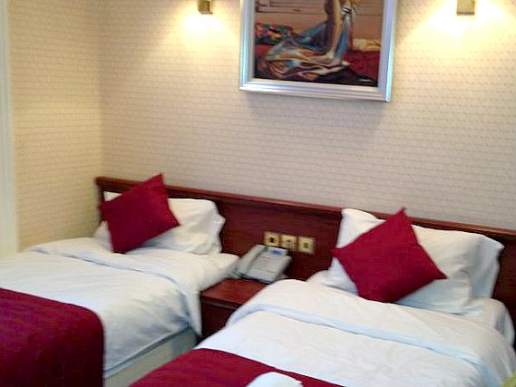 Avon Hotel London offers WiFi