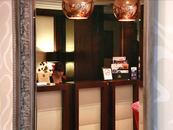 The reception area at Best Western Maitrise Suites