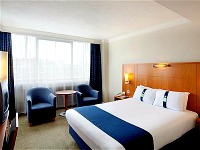 A typically modern room at Holiday Inn Bloomsbury