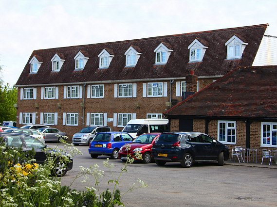 The outside of Best Western Gatwick Skylane Hotel