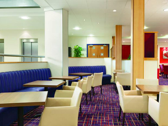 Secret 3 Star Hotel North London has a bar area