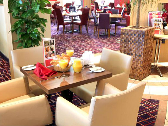 Enjoy breakfast at Secret 3 Star Hotel North London