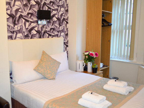 Lexham Gardens Hotel offers WiFi