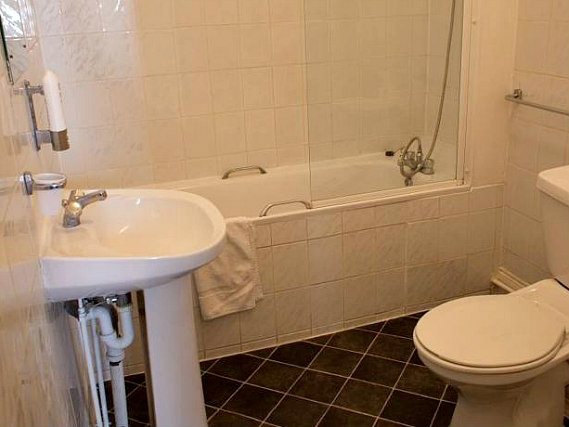 A typical bathroom at Rose Court Marble Arch