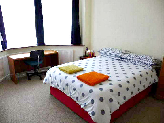 An example of a room at Golders Green Rooms