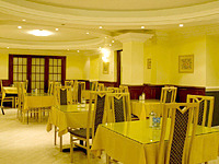 Dining Room at the Pembridge Palace Hotel