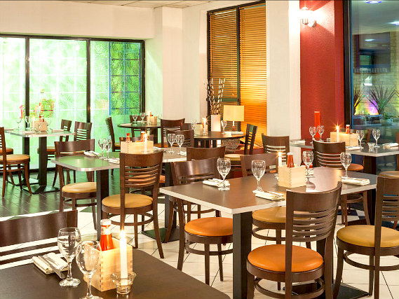 Enjoy breakfast at Custom House Hotel