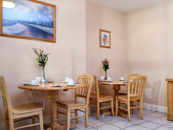 Normandie Hotel London offers a place to eat