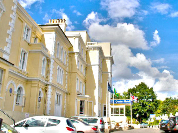 Best Western Queens Crystal Palace Hotel is situated in a prime location in Crystal Palace close to Crystal Palace FC Selhurst Park