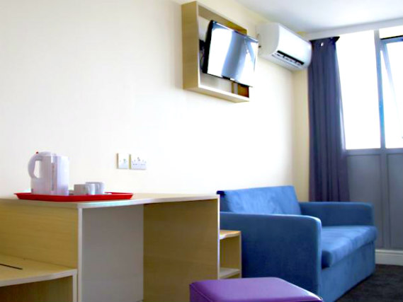 Enjoy a hot drink thanks to the tea/coffee making facilities in your room at Best Western Queens Crystal Palace Hotel