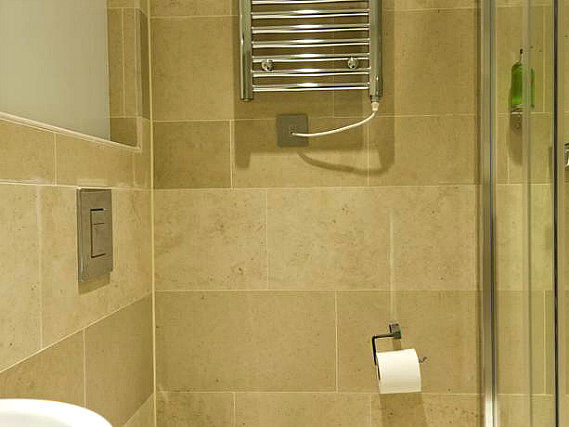A typical bathroom at Royal Hyde Park Hotel