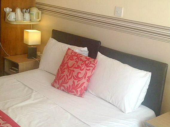 A room at Glendale Hyde Park Hotel