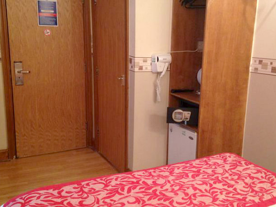 An example of a room at Glendale Hyde Park Hotel
