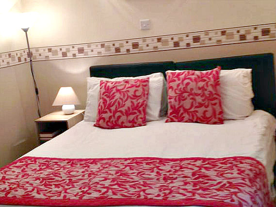 Relax in your room at Glendale Hyde Park Hotel