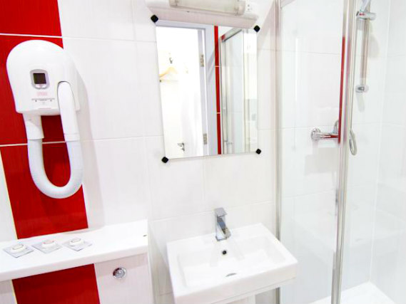A bathroom at Clapham South Dudley Hotel