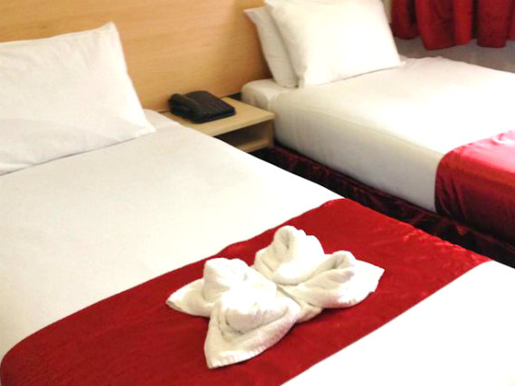 A typical twin room at Clapham South Belvedere Hotel