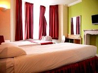 Twin rooms at Euro Lodge Clapham are great for friends sharing