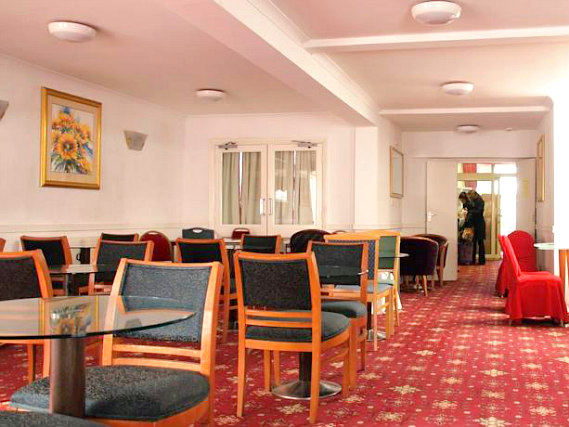 A typical restaurant room at Clapham South Belvedere Hotel