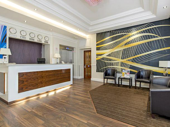 There is a 24-hour reception at Lidos Hotel 
