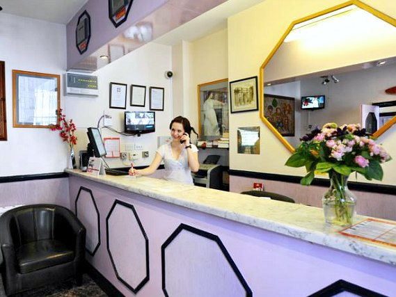 There is a 24-hour reception at Marble Arch Inn