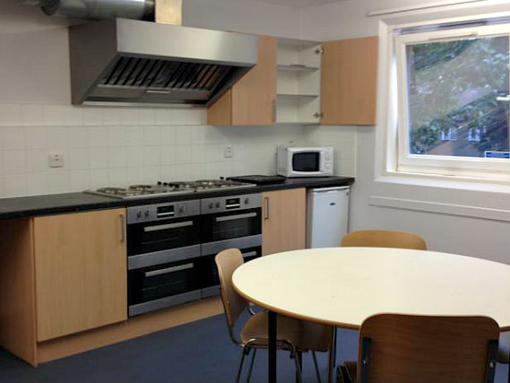 A kitchen at Great Dover Street Apartment Rooms