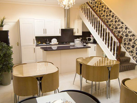 The friendly Reception staff at Royal London Hotel will offer you a warm welcome