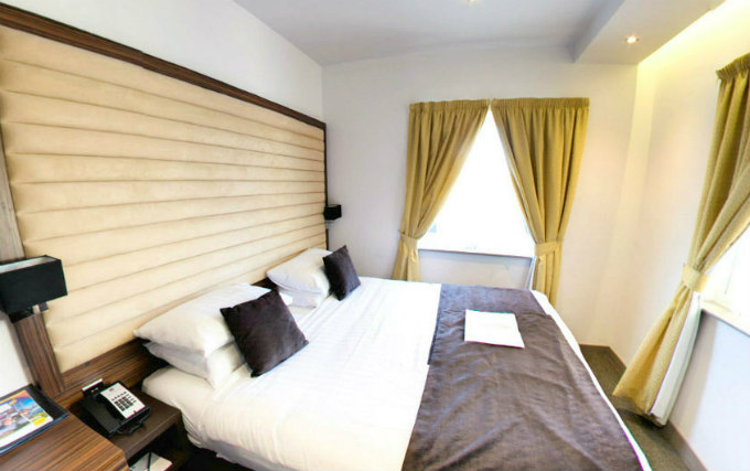A double room at Maitrise Hotel London Maida Vale