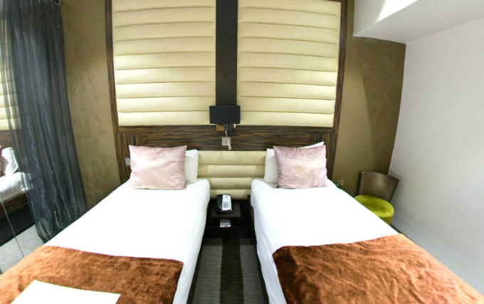 A twin room at Maitrise Hotel London Maida Vale