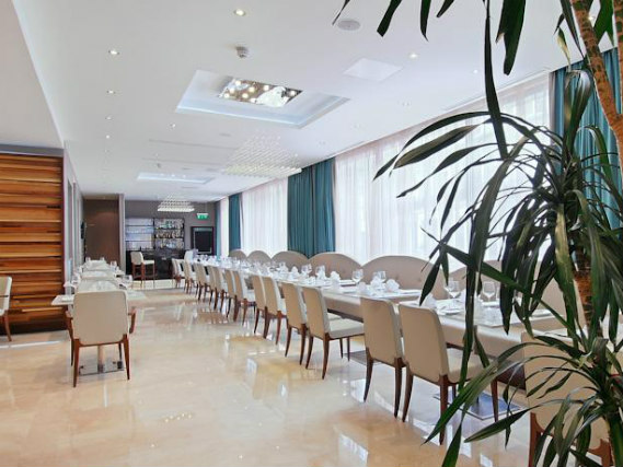 Begin your day with breakfast at Shaftesbury Kensington Hotel