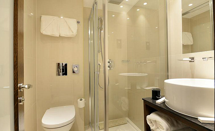 A typical bathroom at Best Western Paddington Court Suites